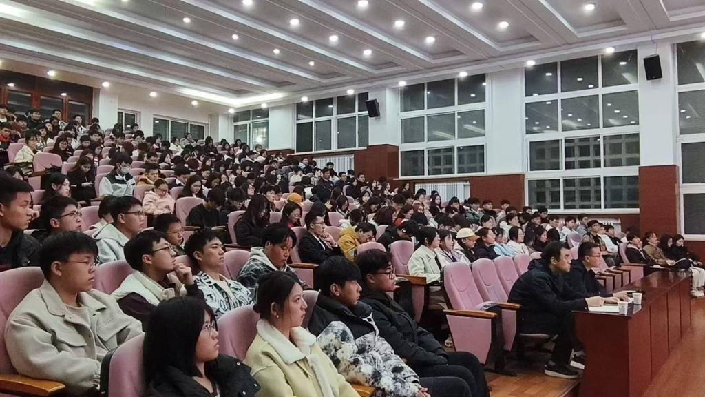 孙斌带领同学们桃子汉化网站访问入口了