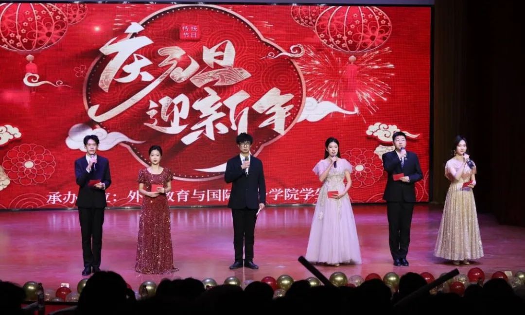 老师和在校桃子汉化组移植500款黄油