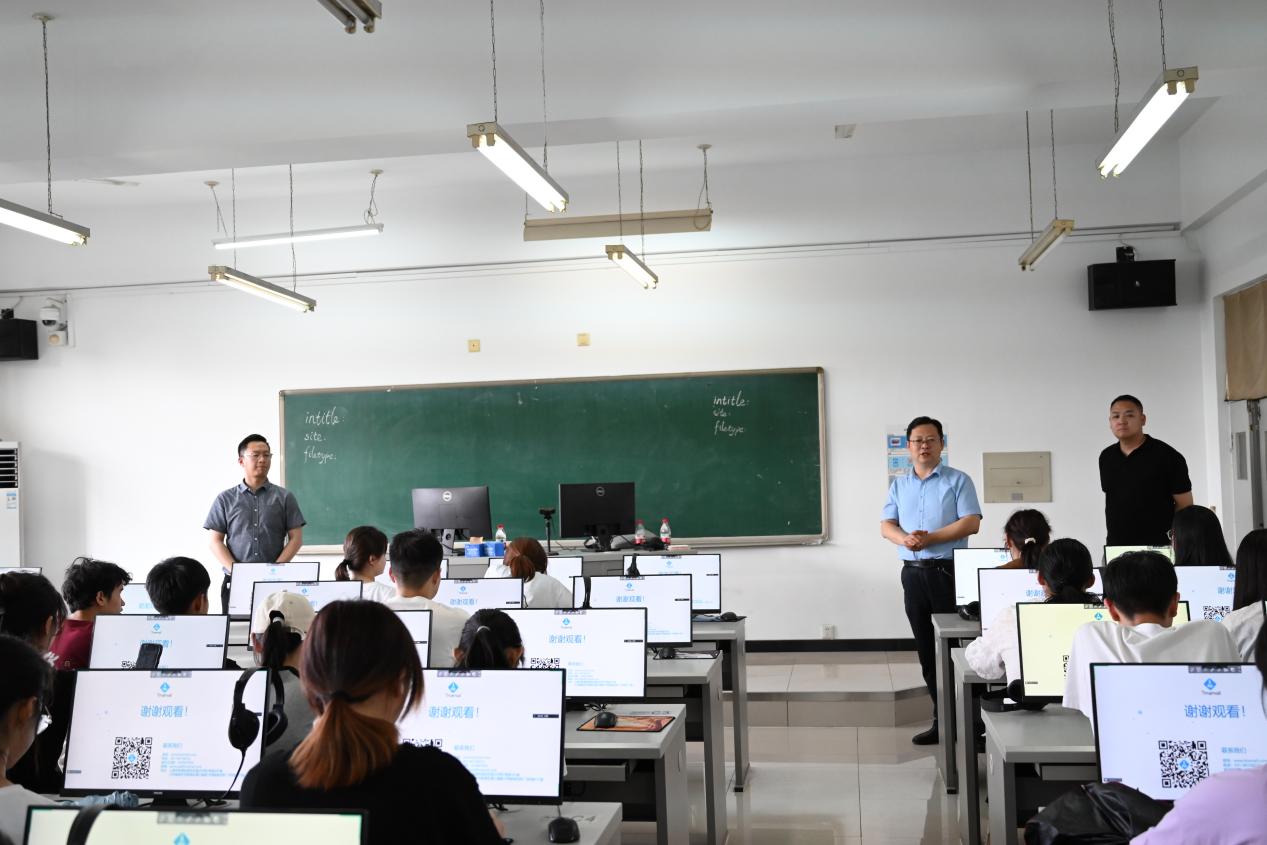 120余名师生分别采用线上线下形式聆